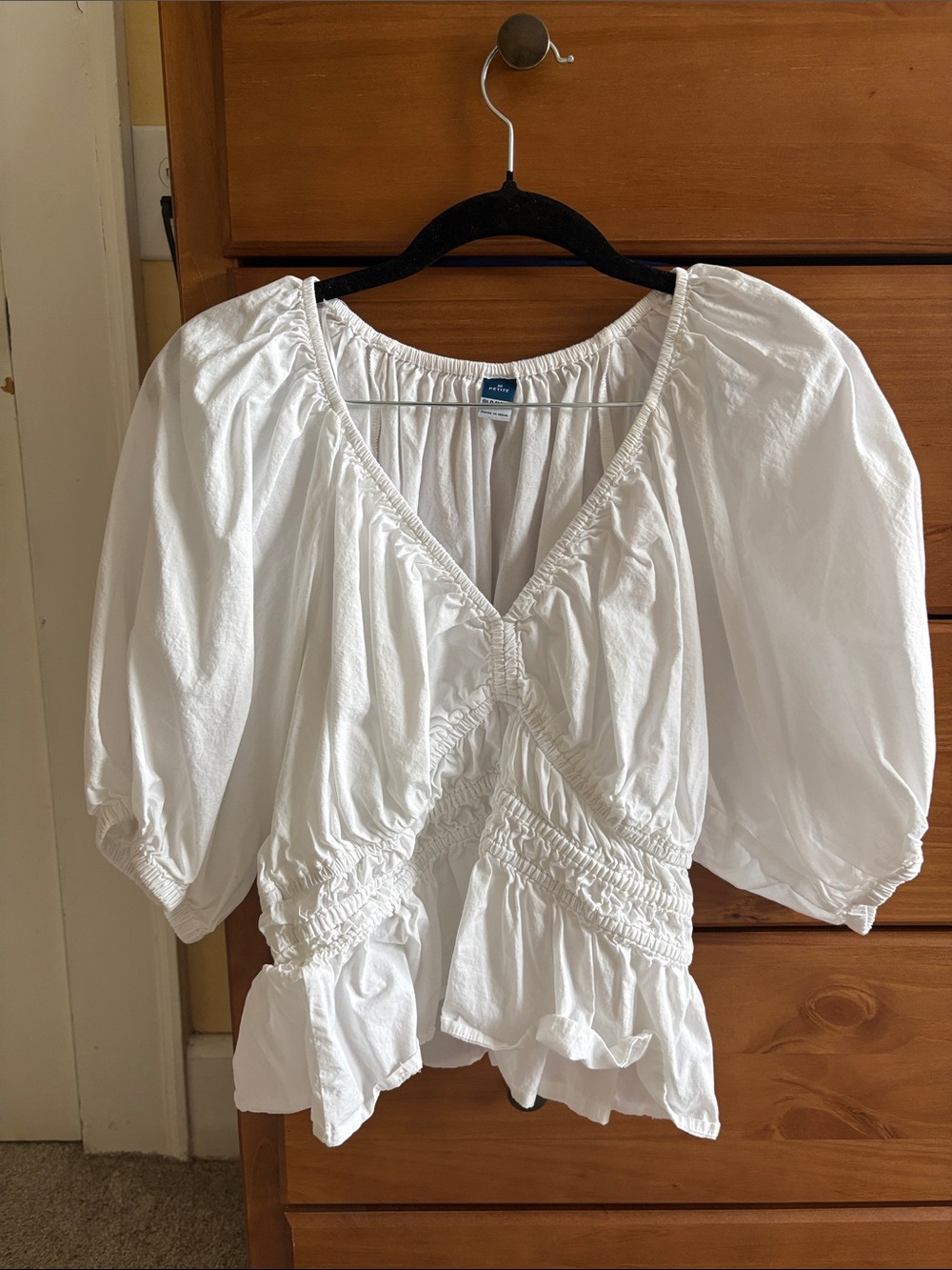 Old Navy petite Medium White V-Neck Puff Sleeve Smocked Peplum Top